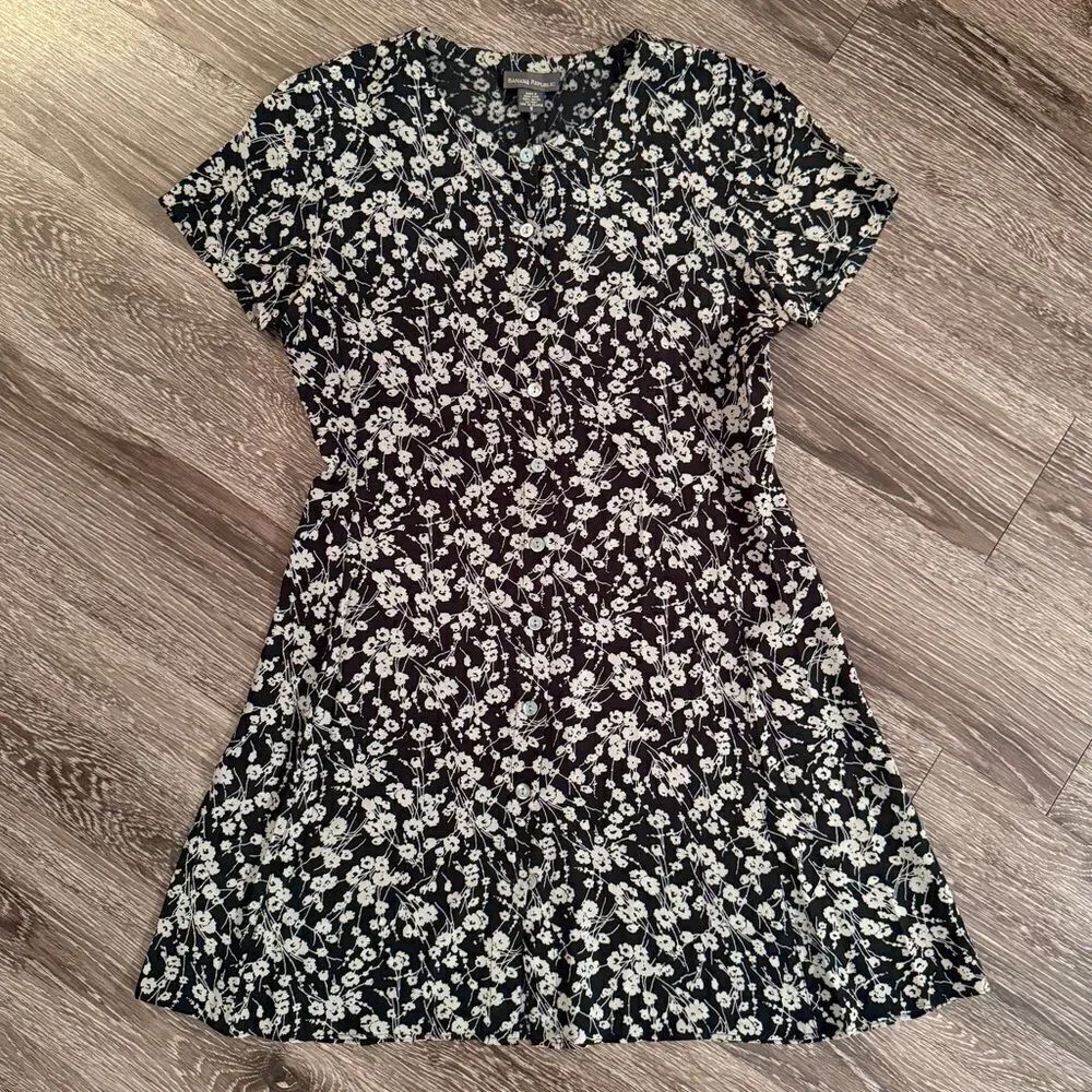 Banana Republic Vintage Floral Short Sleeve Button Up Dress